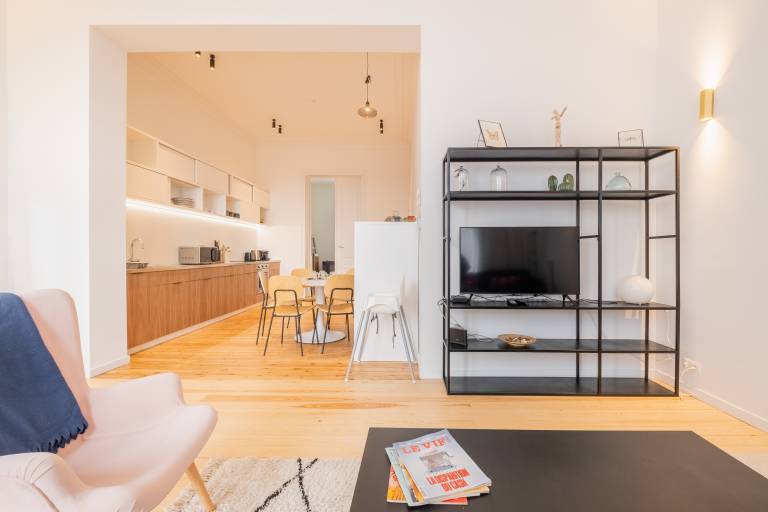 Children-friendly rental apartment with patio | City view | Pets allowed — photo 3
