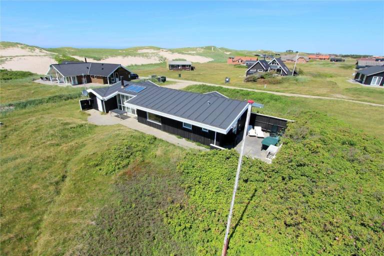 Vacation home with sauna, jacuzzi & terrace in Harboore