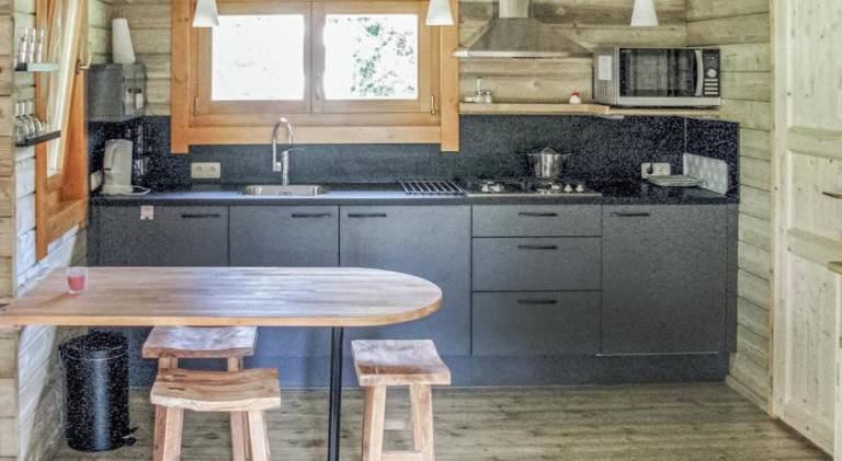 Pleasant chalet with barbecue, yard & terrace | Pets allowed — photo 4