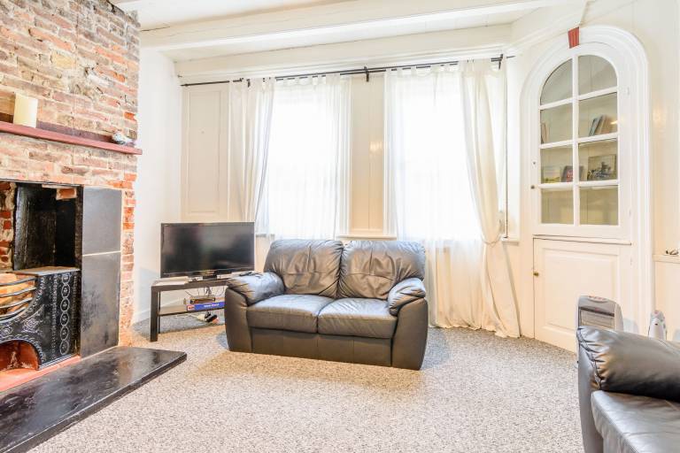 Cottage with yard | Beach view — photo 4