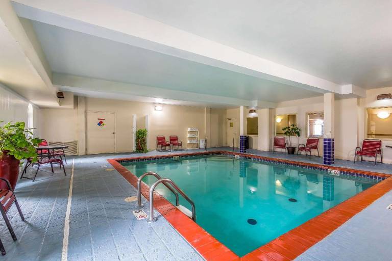 Quality Inn & Suites Chesterfield Village — photo 3
