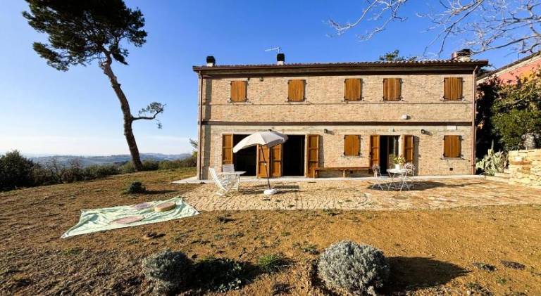 Villa with 6 rooms for 12 persons in Pesaro