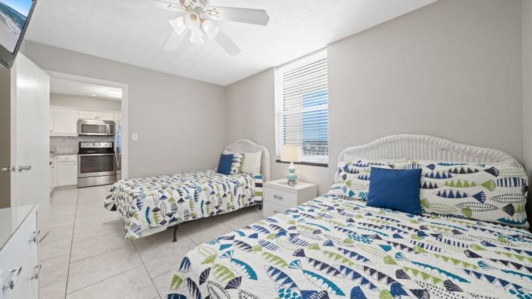 Family-friendly condo with heated pool | Beach view | Beach nearby | Dogs allowed — photo 4
