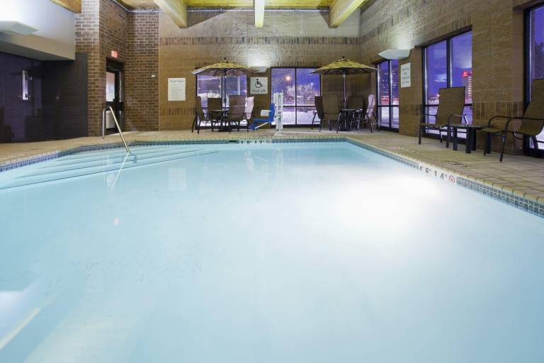 Holiday Inn Express & Suites Bloomington West By IHG in Bloomington, MN