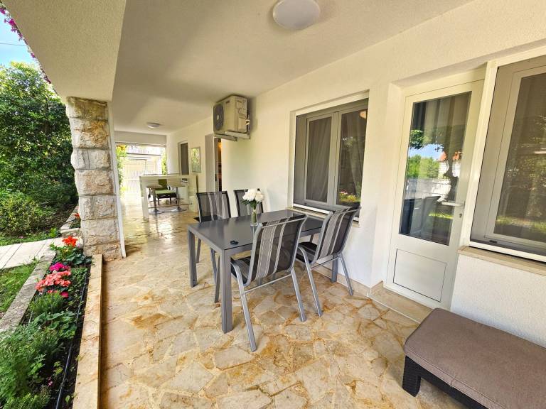 Apartment with terrace & grill — photo 4