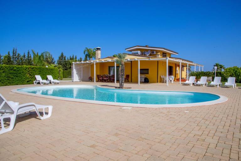 Villa with garden & barbeque — photo 4