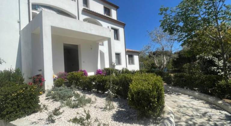Holiday apartment with yard & patio | Pet-friendly in Tortoli