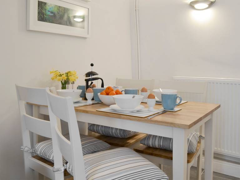 Child-friendly lovely cottage with patio & yard | Next to the beach | Pet-friendly — photo 4
