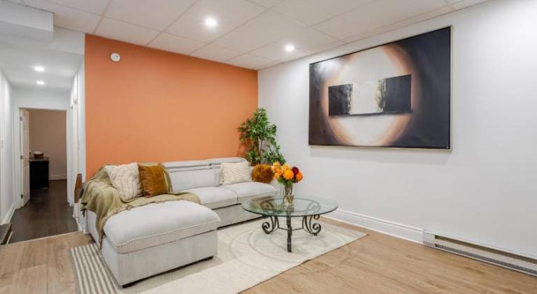 Holiday apartment with hot tub | Next to Mary in Montréal, QC