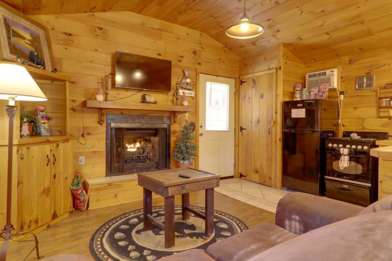 Couple's Retreat in Sevierville w/ Community Perks — photo 2