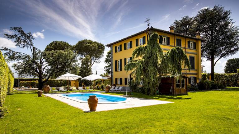 Villa with grill, yard & private pool in Capannori
