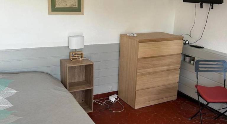 Dedicated room with patio & garden — photo 2