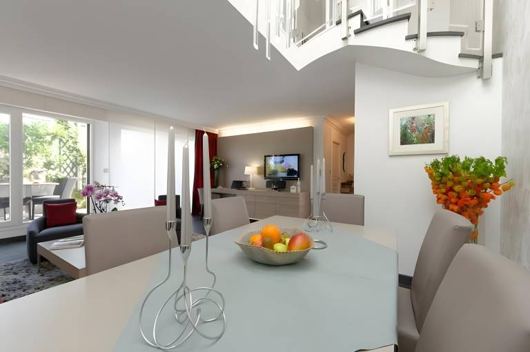 Serviced apartment with patio | Next to Arc de Triomphe — photo 2