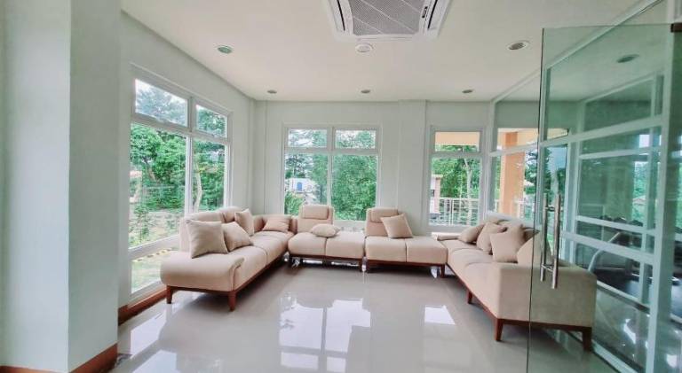 Palawan Condominium with Balcony, FREE Gym & Pool — photo 4