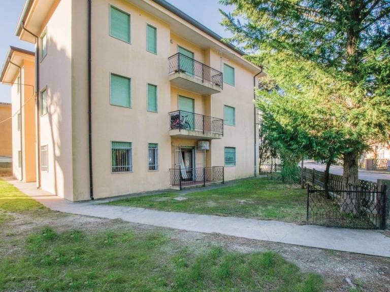 Apartment with garden — photo 2