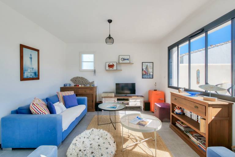 Fully equipped ample vacation home with terrace, private pool & BBQ | Pets are welcome — photo 2