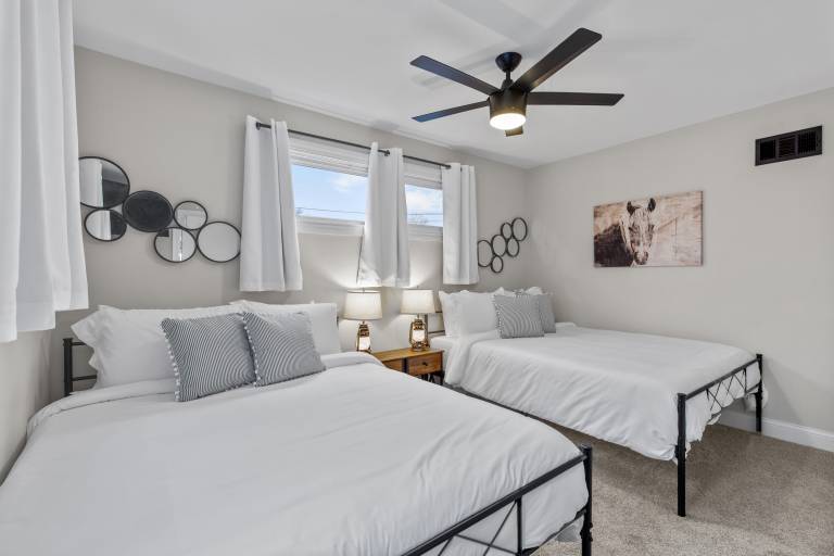 Fully Stocked 4BR Bungalow Near Tower Grove Park & The Grove Free Parking — photo 3