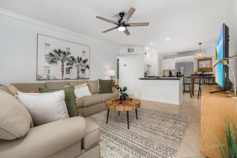 Children-friendly charming condo with patio | Pet-friendly in Naples, FL