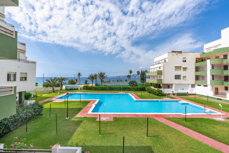 Pleasant rental apartment with patio, fast internet & pool | Garden view | Next to the beach | Dogs allowed — photo 2