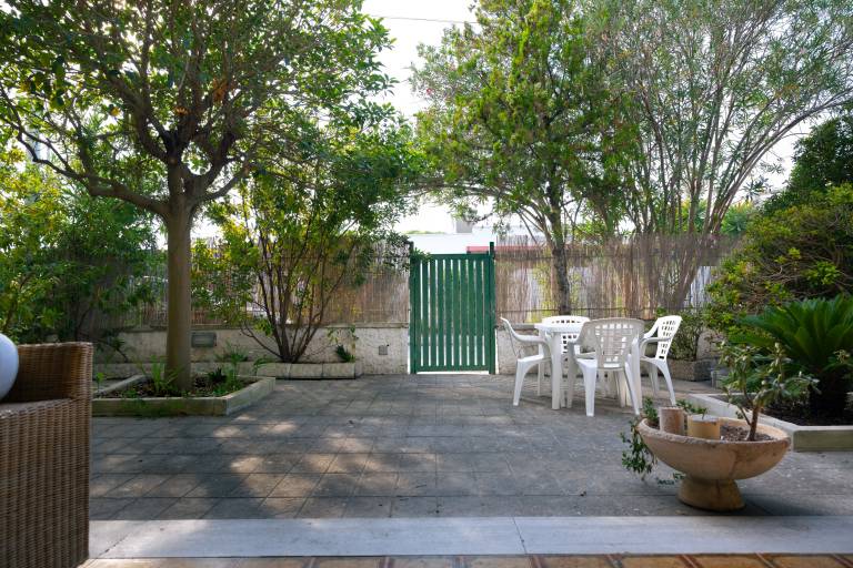 Apartment with garden | Sea view — photo 4