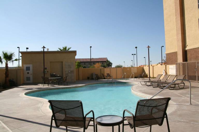Hampton Inn & Suites Barstow — photo 2