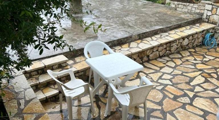 House with patio | Pets are welcome — photo 4