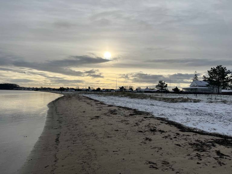 Vacation home with terrace, grill & yard — photo 3