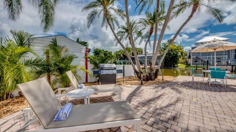 Sand Dollar Complex - Entire Canalfront Pet-Friendly Beach/Pool Complex — photo 5