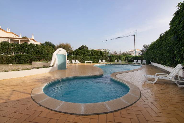 Charming holiday apartment with patio, barbeque & garden | Sea view | Close to the beach | Suitable for remote work | Pet-friendly in Albufeira
