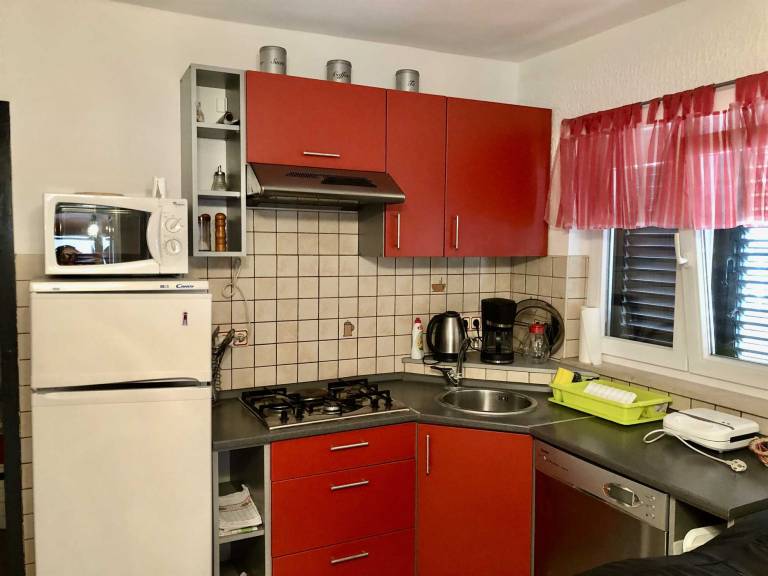 Holiday apartment with terrace, garden & barbecue — photo 5