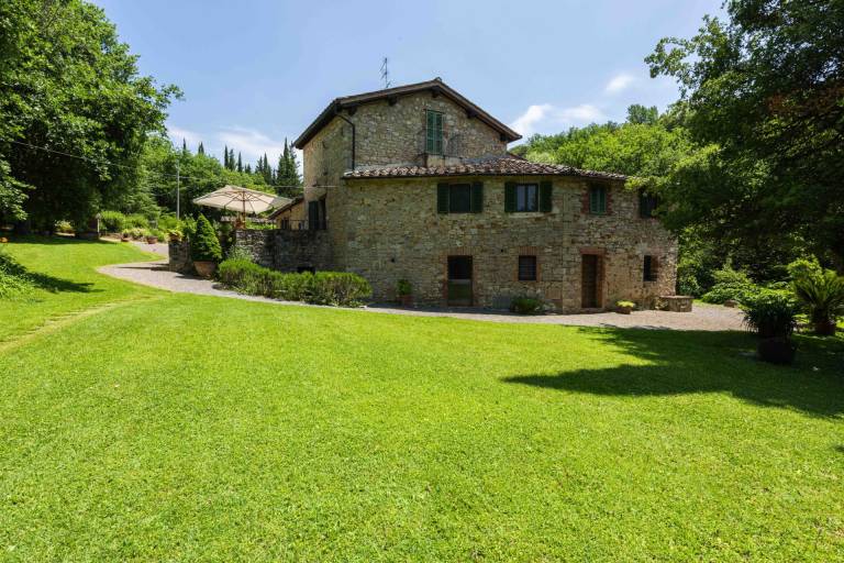 Villa with private pool, barbeque & yard — photo 5