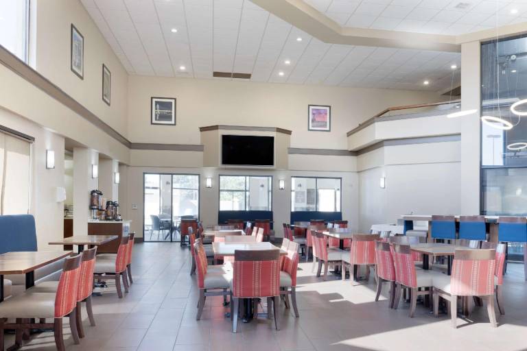 Comfort Inn & Suites Wichita Northeast — photo 5