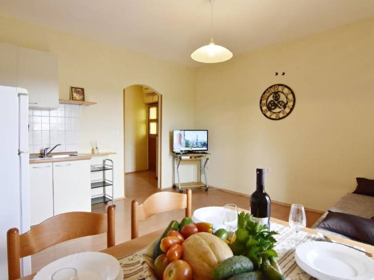 Rental apartment with terrace & yard | Nature view — photo 4