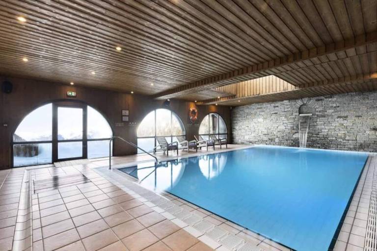 Holiday apartment with hot tub & sauna in La Plagne-Tarentaise
