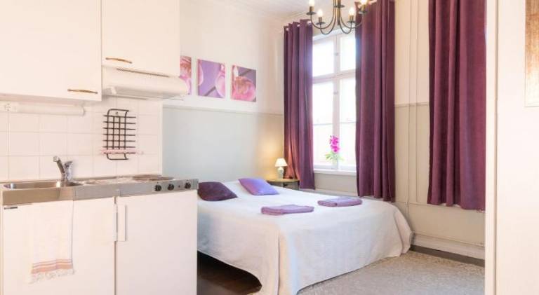 Wonderful serviced apartment with BBQ & patio | Dogs allowed — photo 2