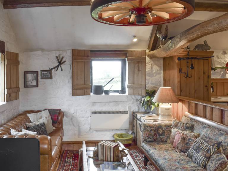 Cottage with pool — photo 3