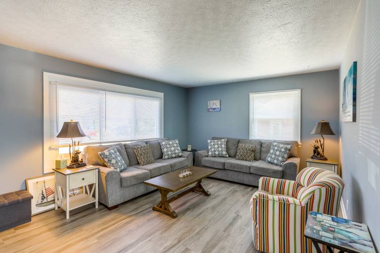 Dog-Friendly Port Clinton Home: Walk to Lake Erie! — photo 3