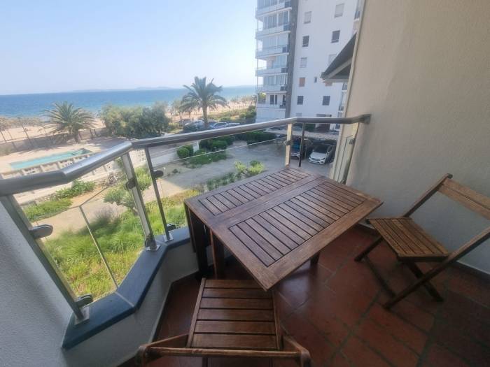 Apartment with yard & patio | Sea view — photo 3