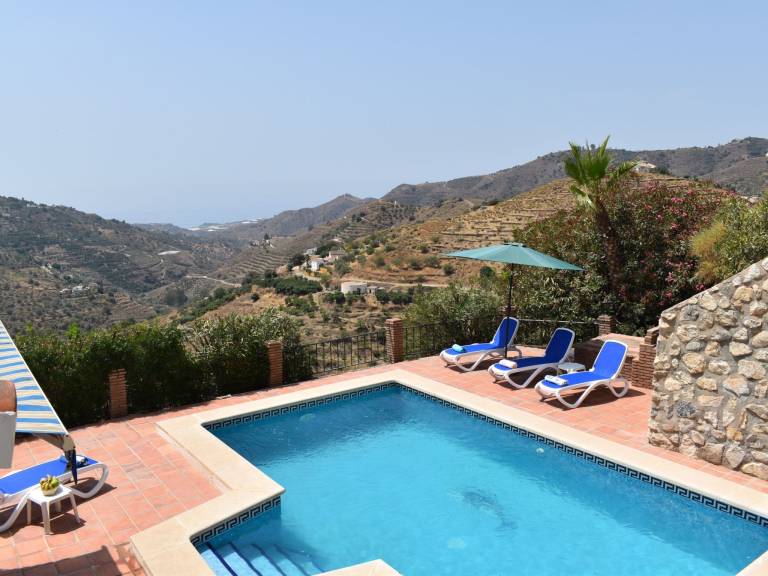 House with yard, terrace & private pool | Nature view — photo 2
