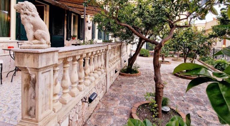 House with yard & patio | Perfect for remote work — photo 5