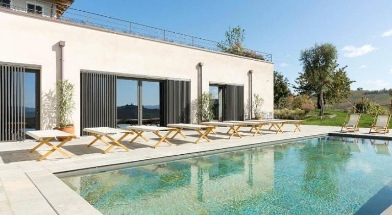 Vacation home with jacuzzi, pool & patio — photo 2