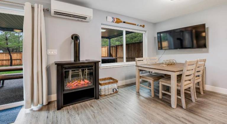 Vacation home with jacuzzi — photo 3