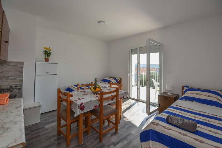 Apartment with patio in Senj