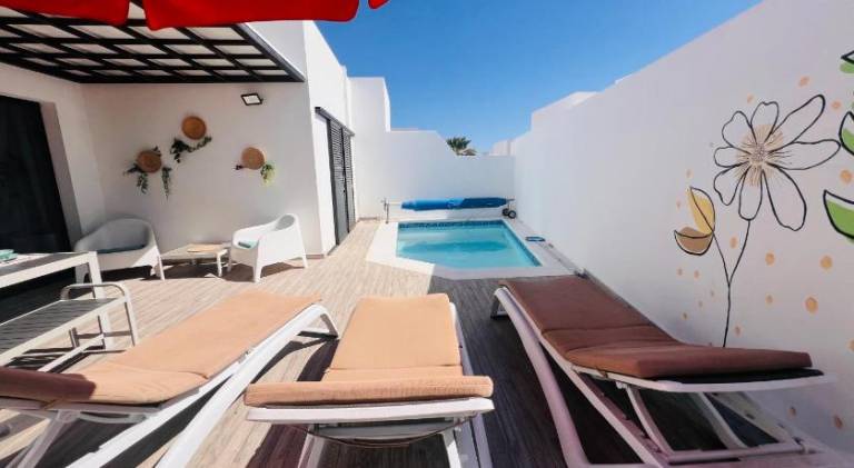 Playa Blanca, Koldos beach house in Yaiza