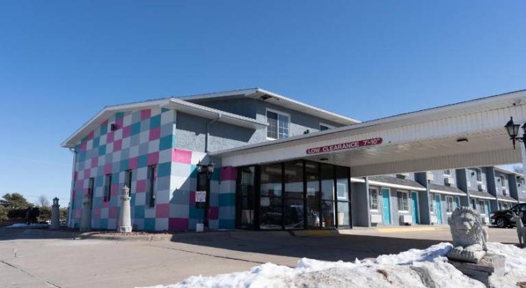Dragonfly Inn & Suites — photo 4