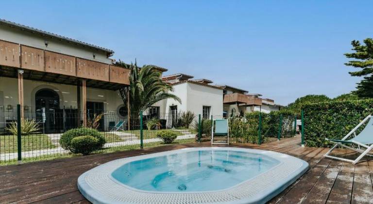 Family-friendly serviced apartment with terrace & yard | Next to the beach | Pet-friendly — photo 2