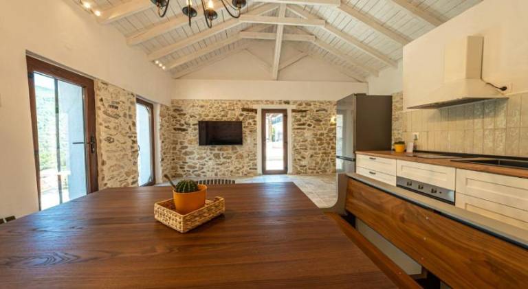 Fully equipped nice villa with patio & yard | Suitable for remote work | Pet-friendly — photo 3