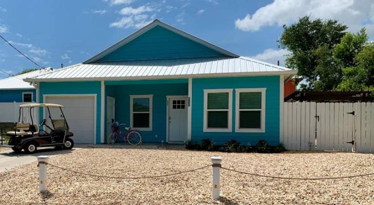 House with grill in Hollywood, FL