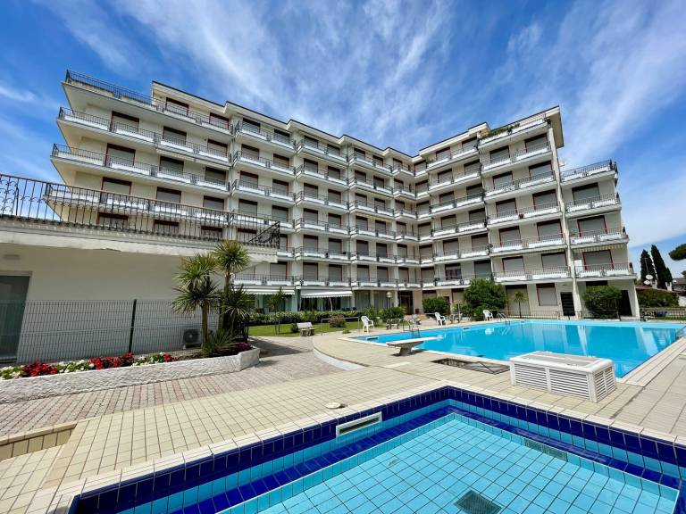 Rental apartment with pool | Water view — photo 4