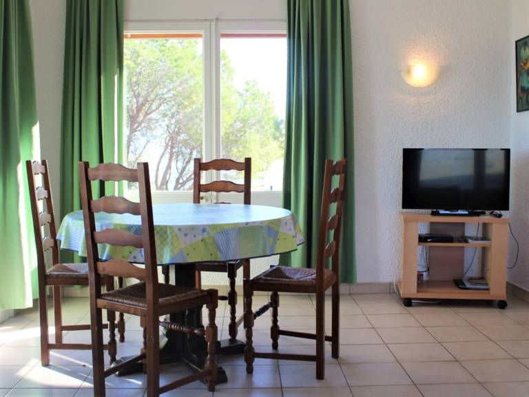 Vacation home with garden — photo 4
